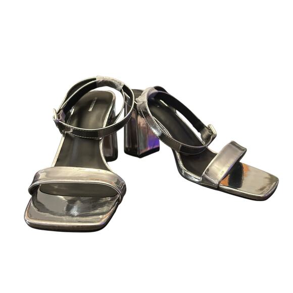 PrettyLittleThing Silver Metallic Thick Strap Block Heel Shoe Glam New Size 9 - Picture 2 of 7